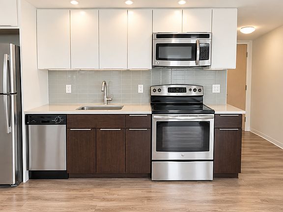 4th image of 1047A Commonwealth Ave #S10