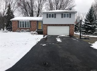 77 Candy Ln, Orchard Park, NY 14127