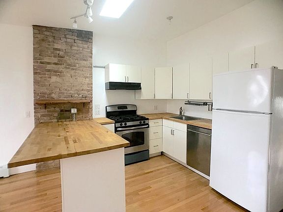 2nd image of 422 Franklin Ave #3