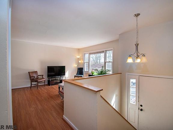 4th image of 107 Fernwood Ct