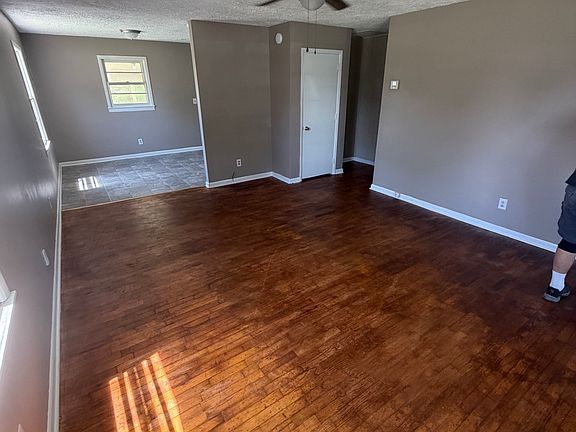 5th image of 109 Paulette Ct