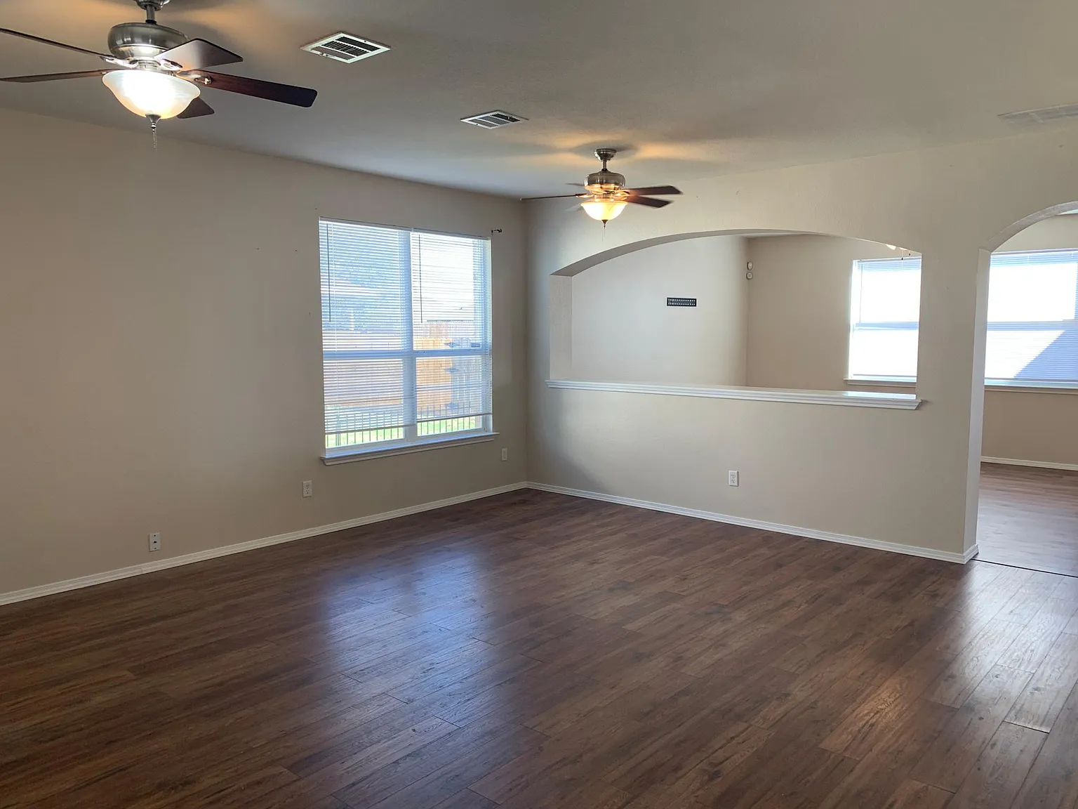 4 bed, 2.5 bath, 2622 sqft, $1,950 — Photo 3