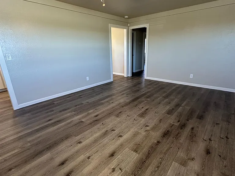 8529 S Chestnut Ave — Photo 3