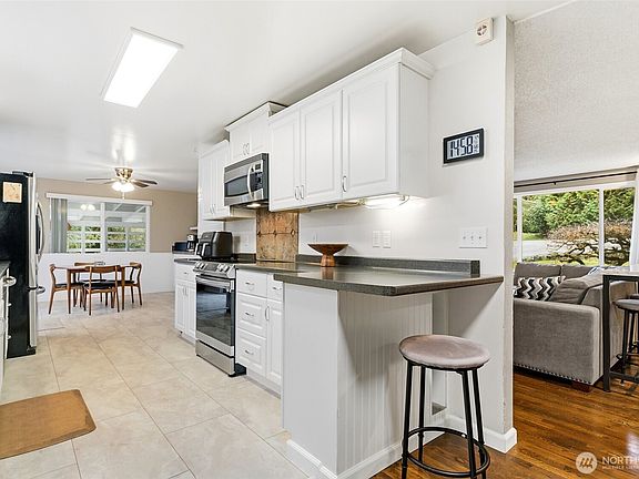 5th image of 721 15th Avenue SE