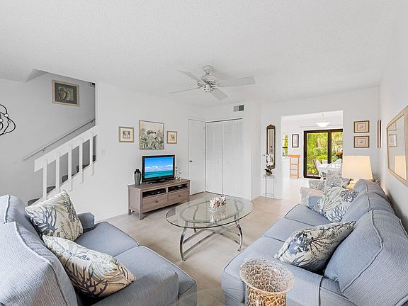 3rd image of 102 Marco Villas Dr S #S-7