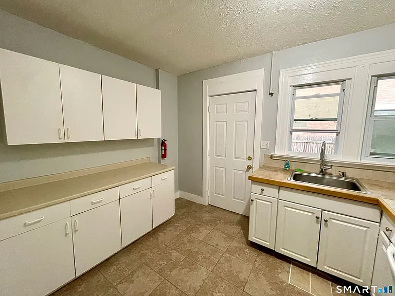 12 Lorraine St #1 — Photo 14