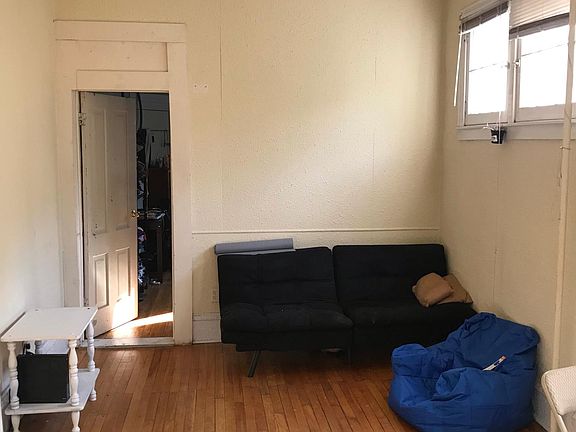 4th image of 421 6th St SE APT 3