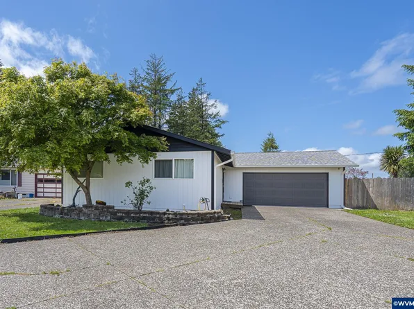 4004 Ginkgo Ave, Tillamook, OR 97141