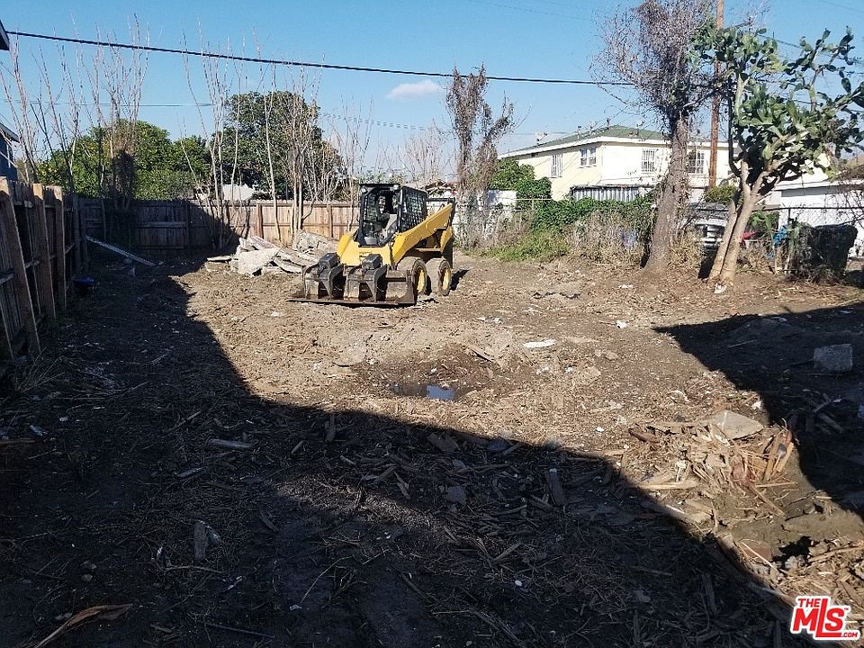 2nd image of 229 E 64th St