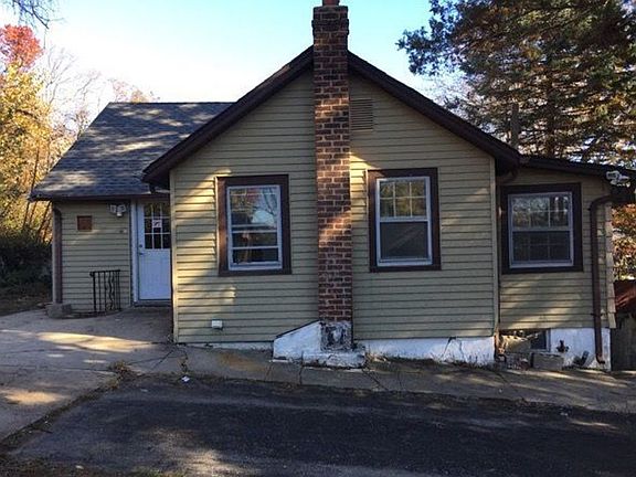 2nd image of 15 Oakcrest Ave
