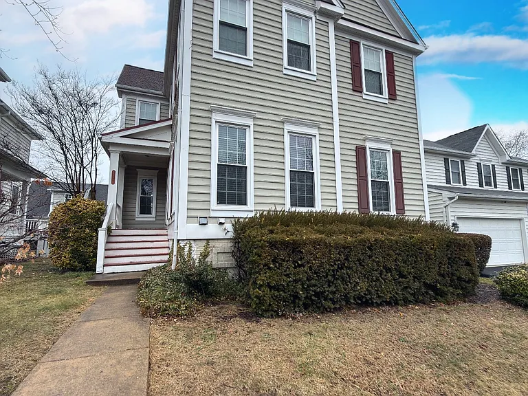 42890 Redfield St — Photo 2