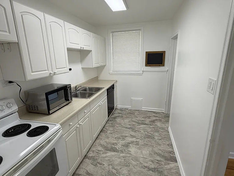 2525 S Clayton St — Photo 5