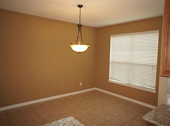 5th image of 1632 Clarke Springs Dr