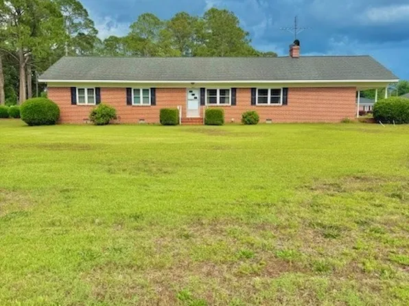 209 S Main St, Salemburg, NC 28385
