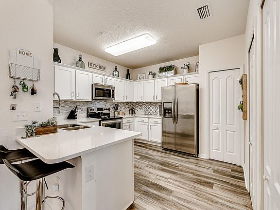 5th image of 4932 Key Lime Dr Unit 307