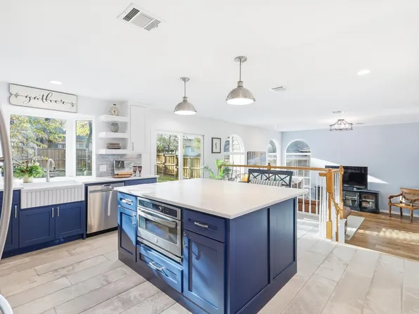 714 Meadow Bend Ct, Highland Village, TX 75077