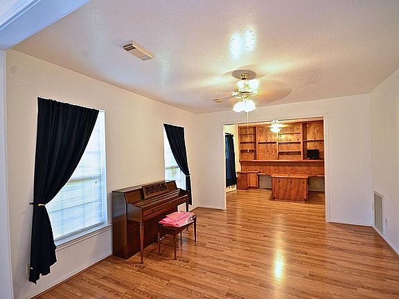 5th image of 4102 Glenwood Dr