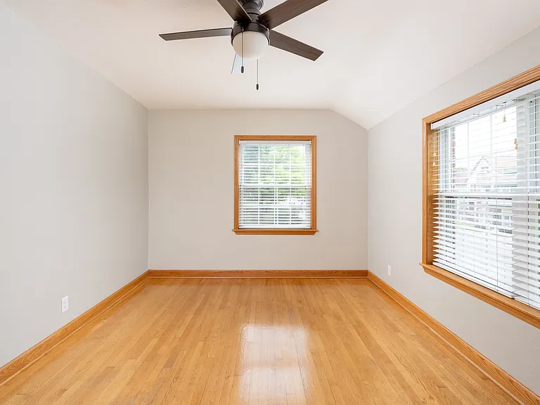 3388 S Kinnickinnic Ave — Photo 5