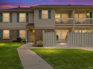 19264 Northridge Dr, Northville, MI 48167