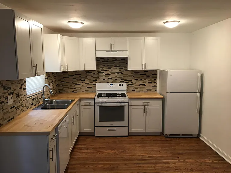 738 Myrtle St NE #7 — Photo 1