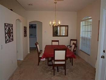 4th image of 870 Sandhurst Ct