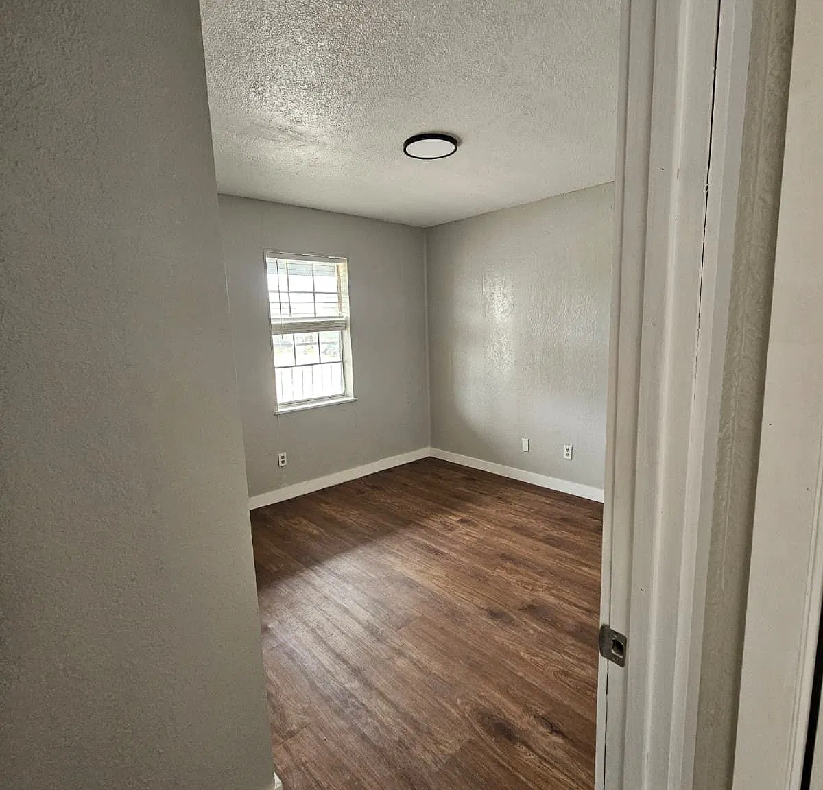 2 bed, 1.0 bath, $800 — Photo 3