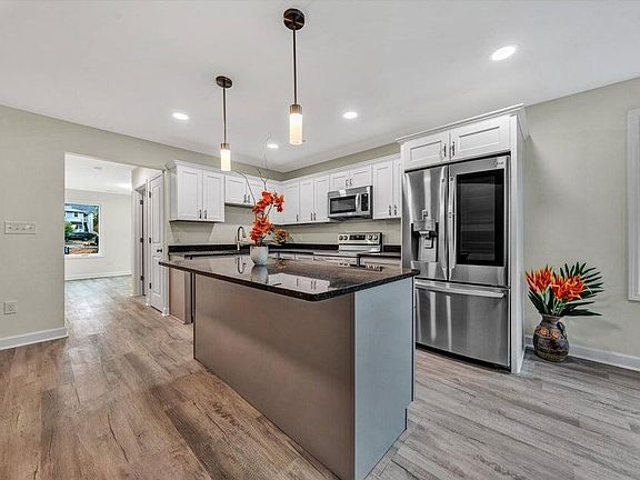 4th image of 130 W Calhoun St