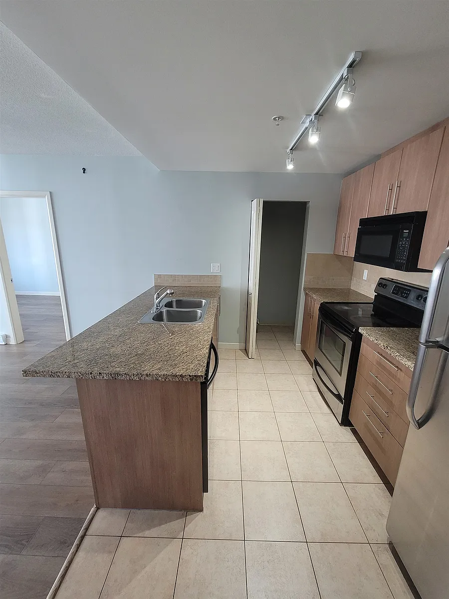 Building Photo - 898 Carnarvon St #2005
