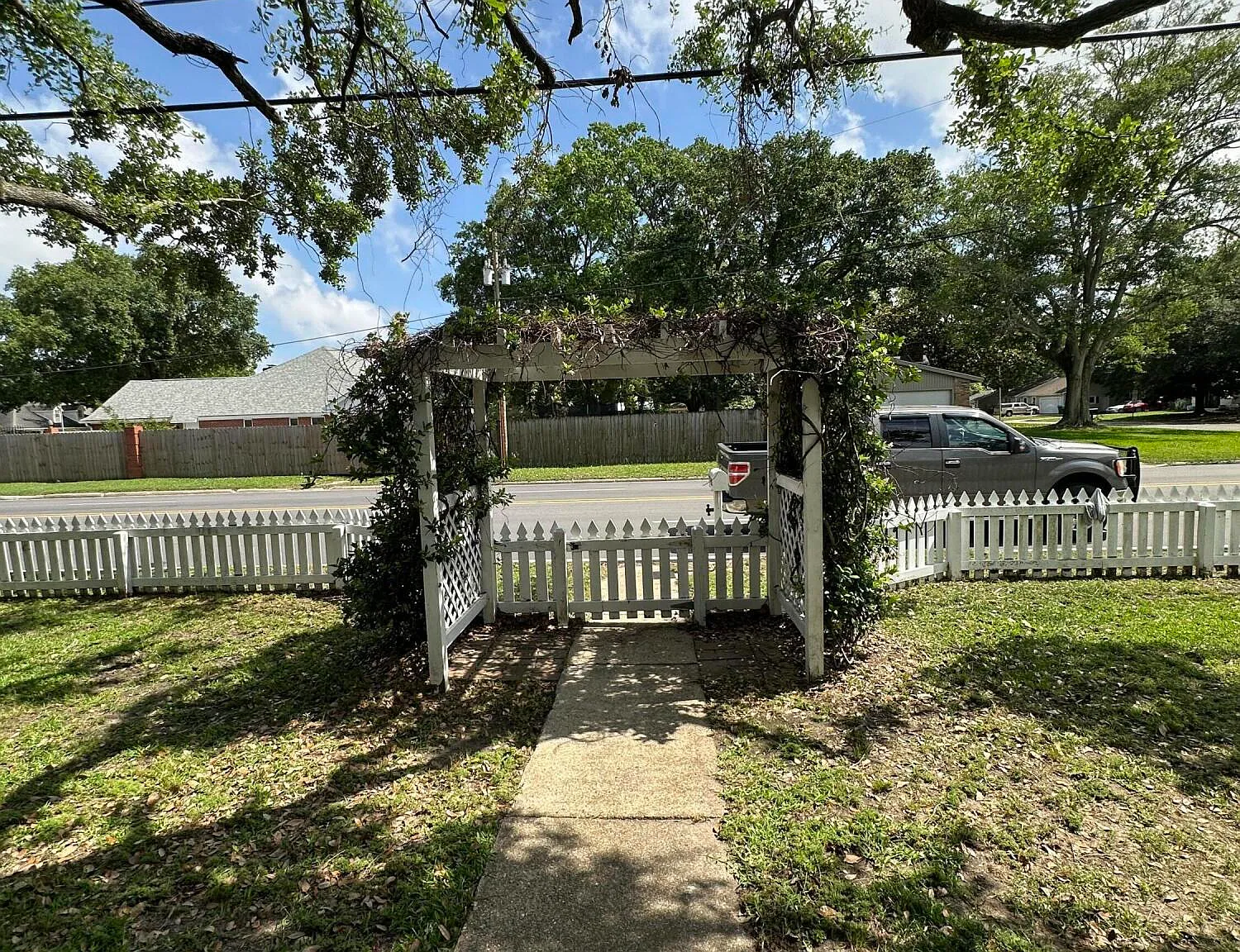 3 bed, 3.0 bath, 2000 sqft, $1,850 — Photo 3