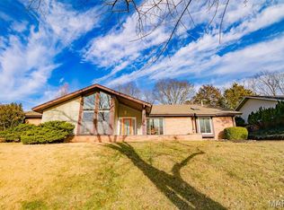 507 Glenmeadow Dr, Ballwin, MO 63011