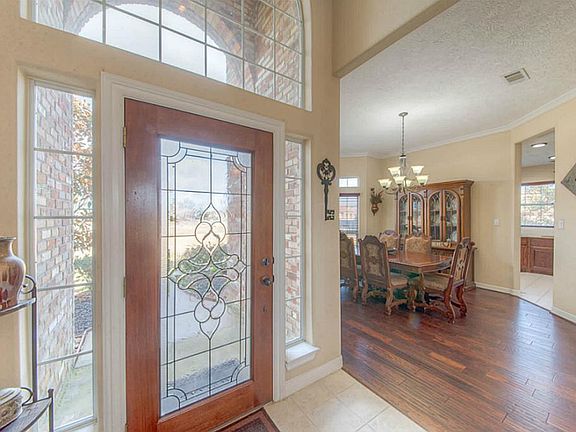 2nd image of 4910 Majestic Dr