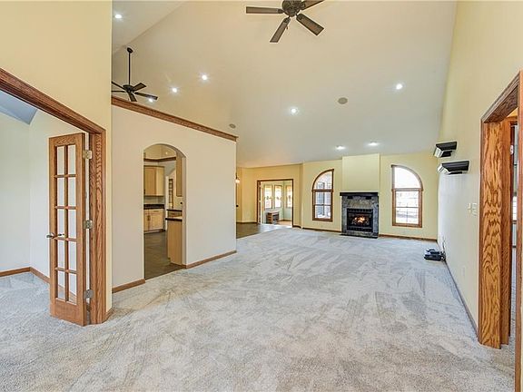Walk into your new home w/ soaring ceilings, lots of natural light and the open concept you've been looking for.