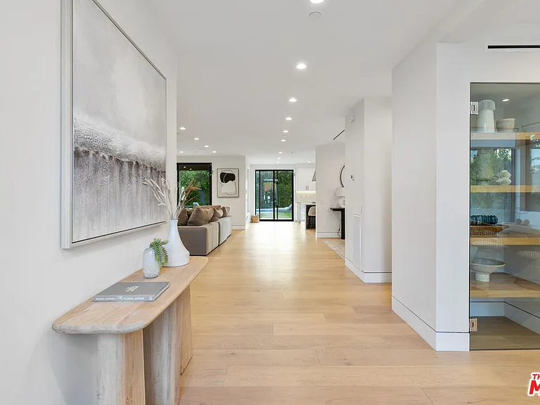 731 N Curson Ave — Photo 11