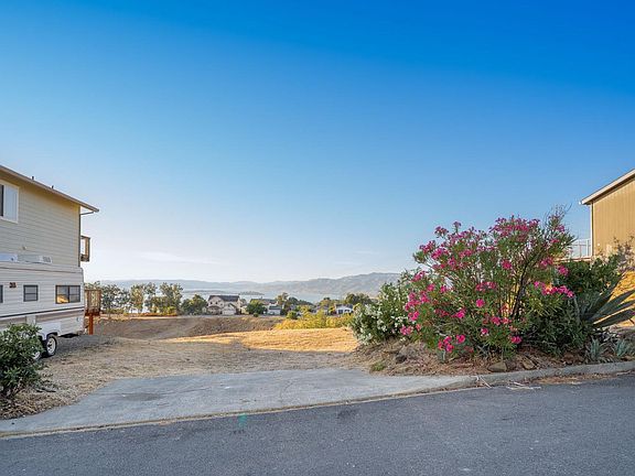 2nd image of 220 Manzanita Lane