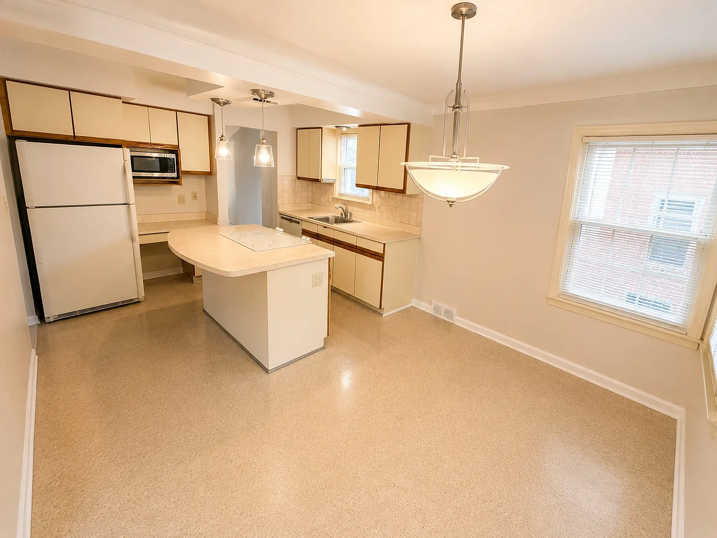 Kingsbury Ave, Dearborn — Photo 3
