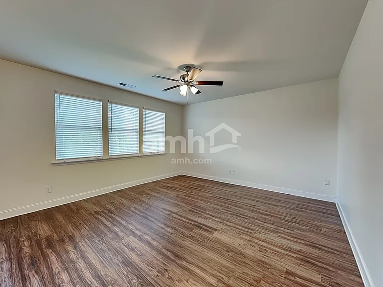 1109 Ashlyn Ct — Photo 7