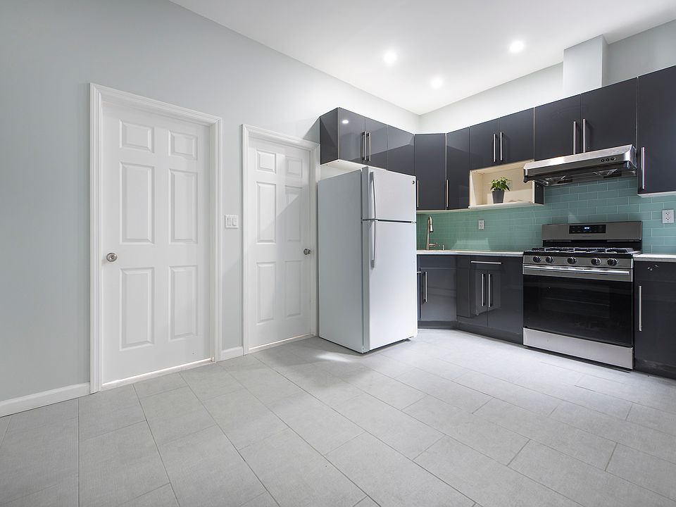 1st image of 4318 Greenpoint Ave Unit 2F