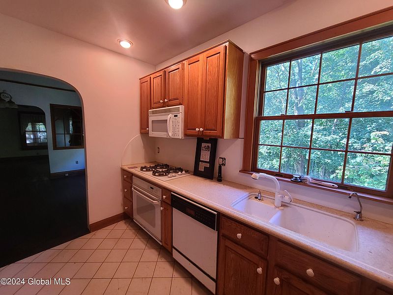 3rd image of 4183 Albany Street