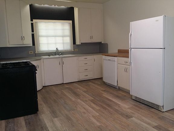3rd image of 102 Bradford St