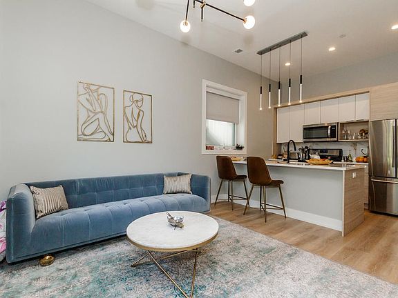 3rd image of 448 W Barry Ave #205