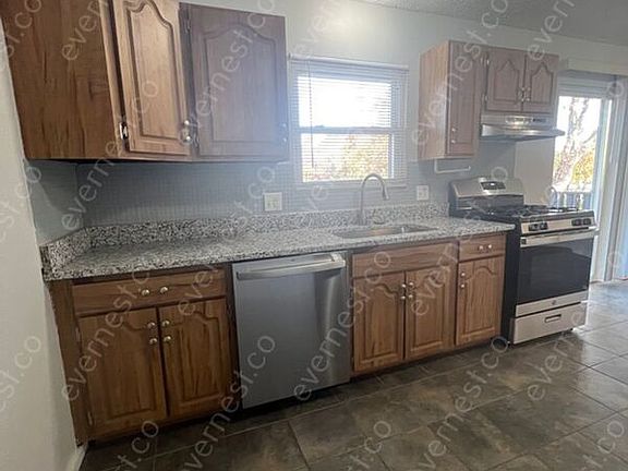 3rd image of 1083 Dawn Valley Dr