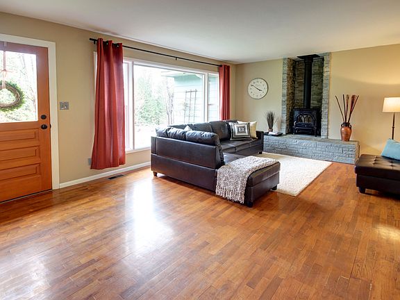 3rd image of 4488 Twin Lakes Dr