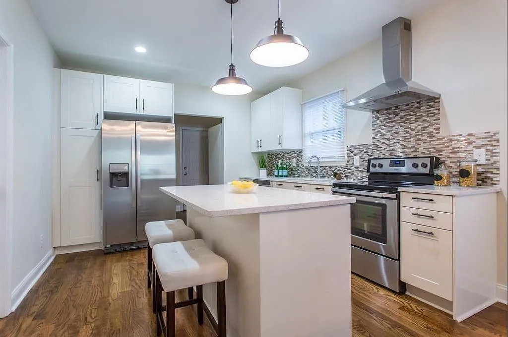 3 bed, 1250 sqft, $2,425 — Photo 2