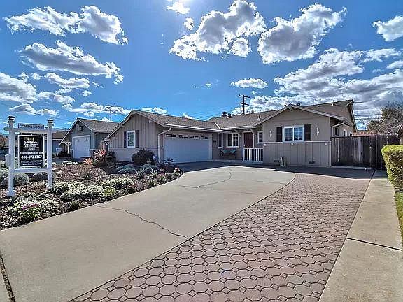3rd image of 3437 Gavota Ave