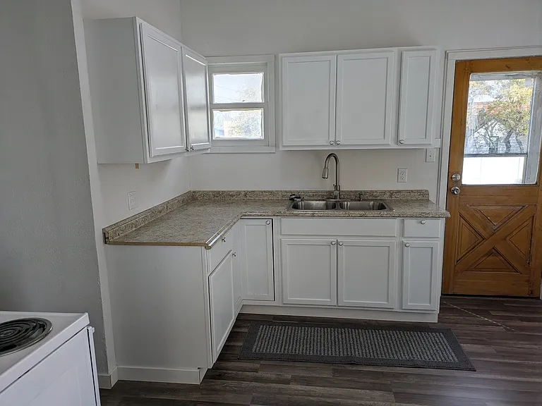 109 S 8th St — Photo 18