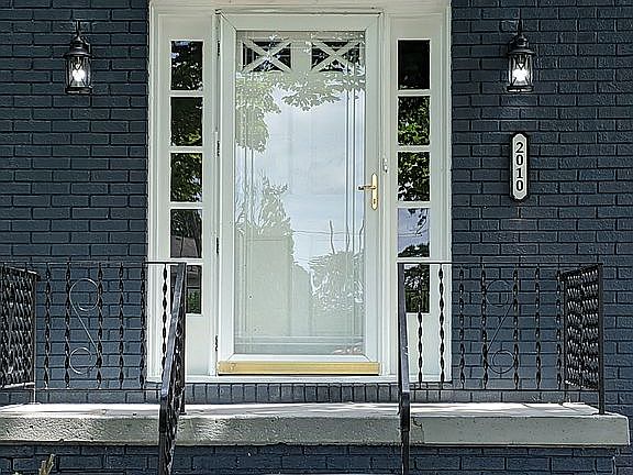 front porch/door