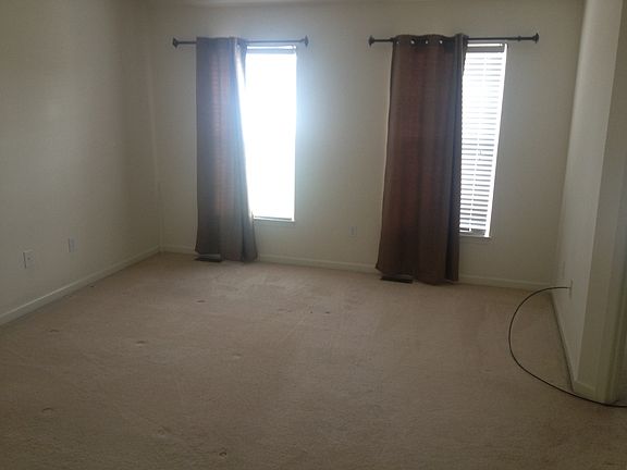 4th image of 805 Park Plz