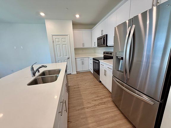 4th image of 365 Fitzpatrick Rd #101