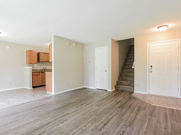 5th image of 2906 Redland Ln