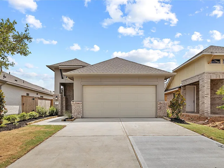 10414 Starfire Yellow Dr — Photo 1